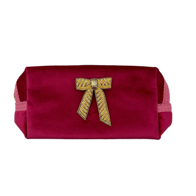 Sixton pink velvet and gold bow make up
Bag
Small velvet make up bag with gold bow detachable brooch
Great gift idea 